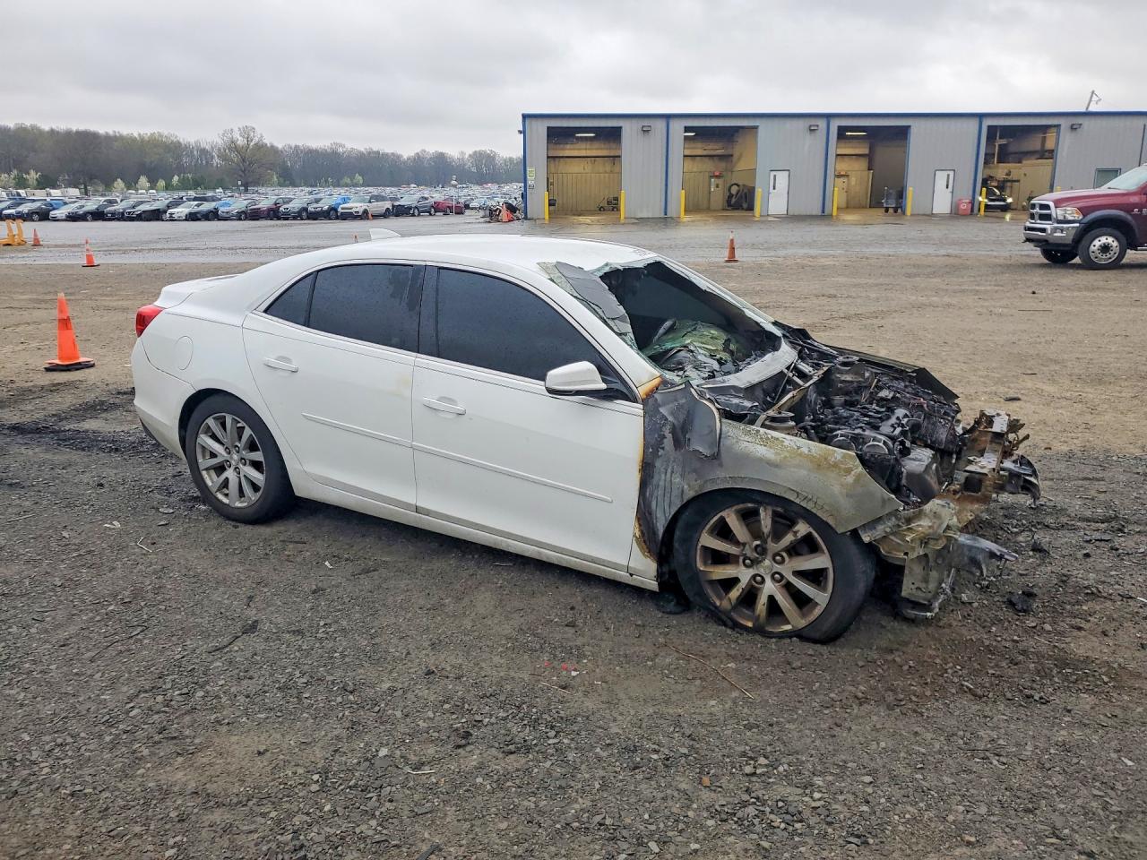 2015 Malibu VIN 1G11D5SLXFF262779 photo 4