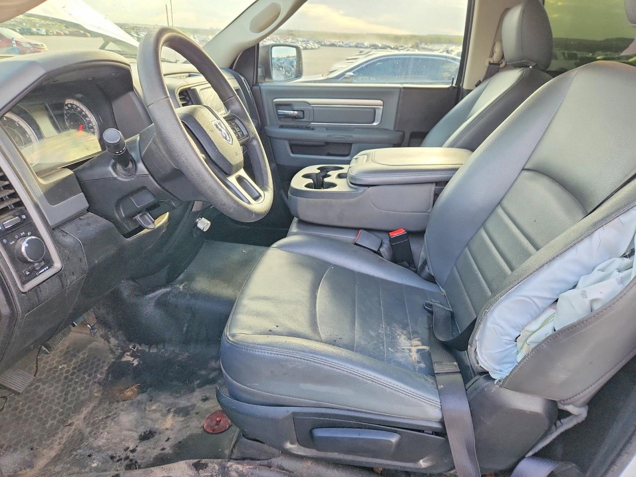 2019 Ram 1500 VIN 3C6JR6AT6KG719152 photo 7