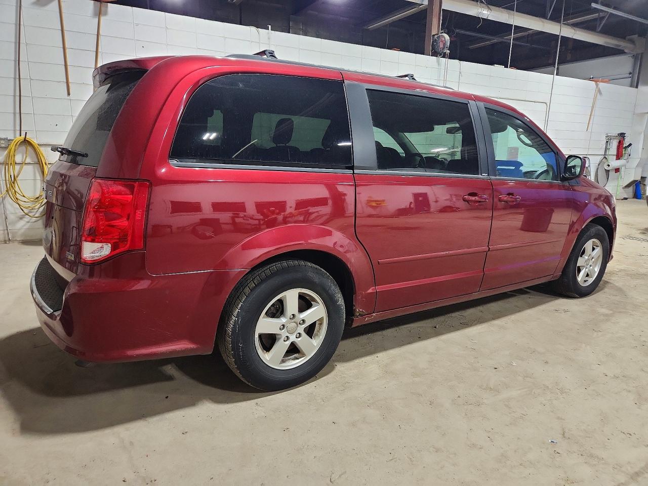 2011 Dodge Caravan VIN 2D4RN3DG9BR668571 photo 3