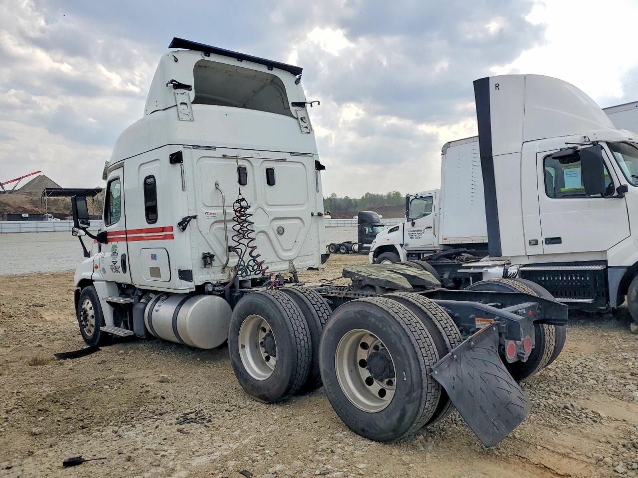 2017 FREIGHTLINER All other VIN 3AKJGLDV6HSJD8202 photo 3