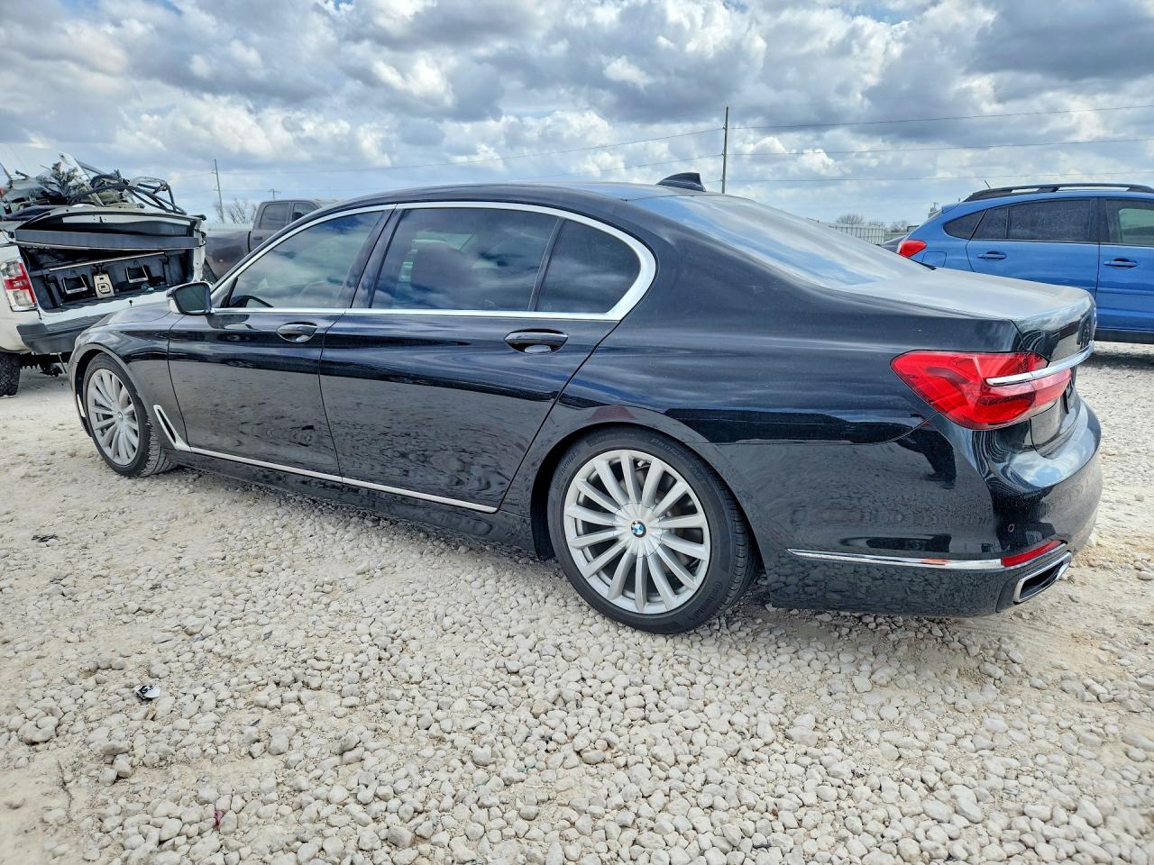 2016 BMW 7 series VIN WBA7F0C51GGL99990 photo 2