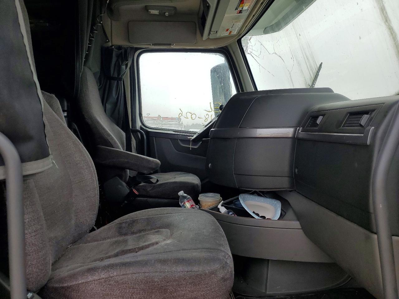 2019 VOLVO Vn VIN 4V4NC9EH8KN201669 photo 6