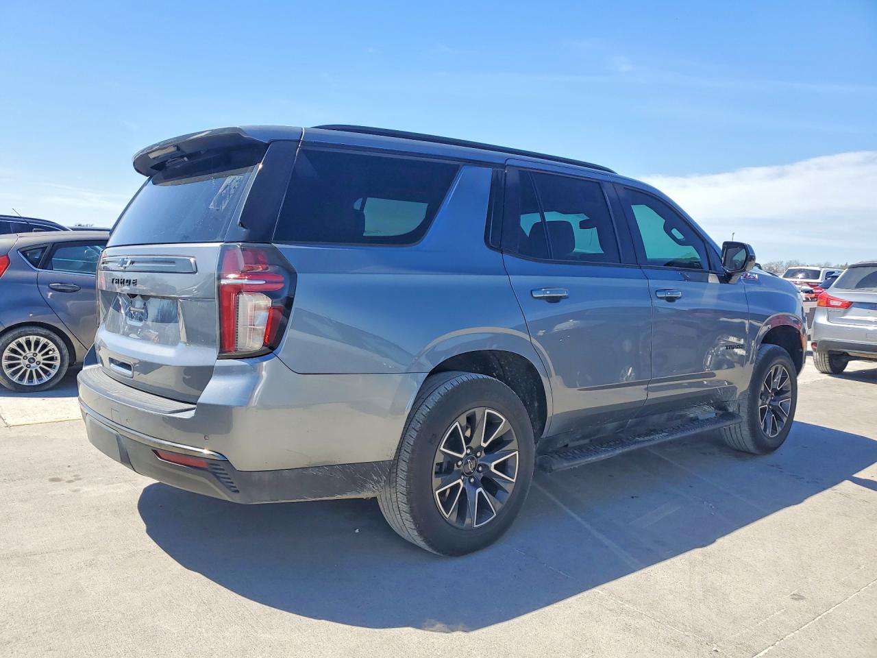 2022 Chevrolet Tahoe VIN 1GNSKPKD5NR162034 photo 3