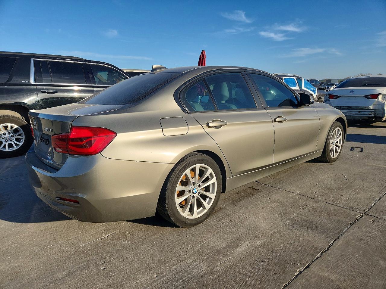 2017 BMW 3 series VIN WBA8E1G58HNU13968 photo 3
