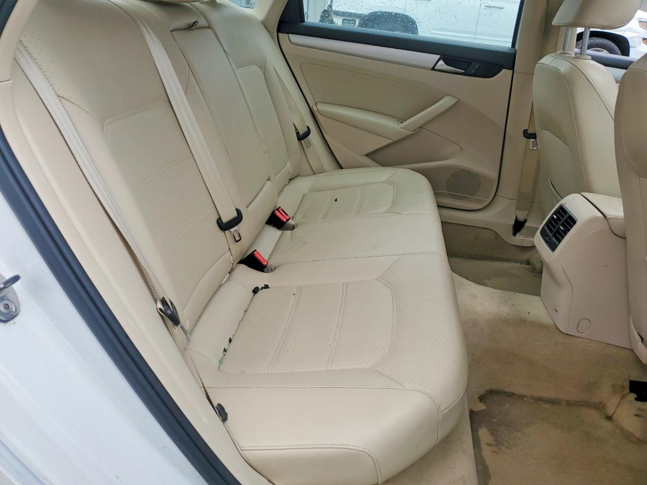 2013 Volkswagen Passat VIN 1VWBP7A32DC062622 photo 10