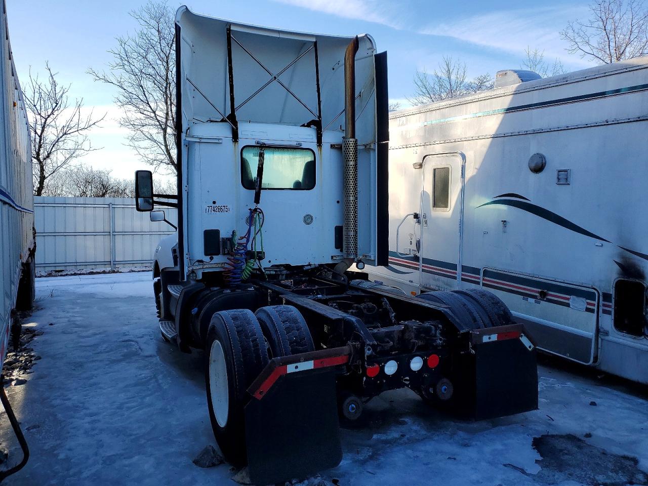 2016 KENWORTH All models VIN 1XKYA48X0GJ496354 photo 3