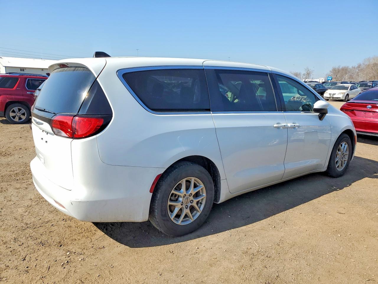 2022 Chrysler Minivan VIN 2C4RC1CG0NR104160 photo 3