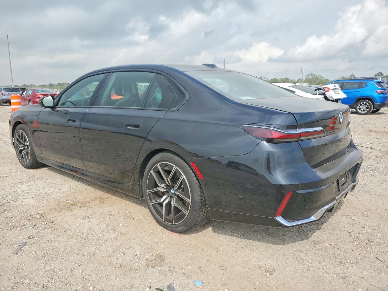 2023 BMW 7 series VIN WBA23EH00PCM21708 photo 2