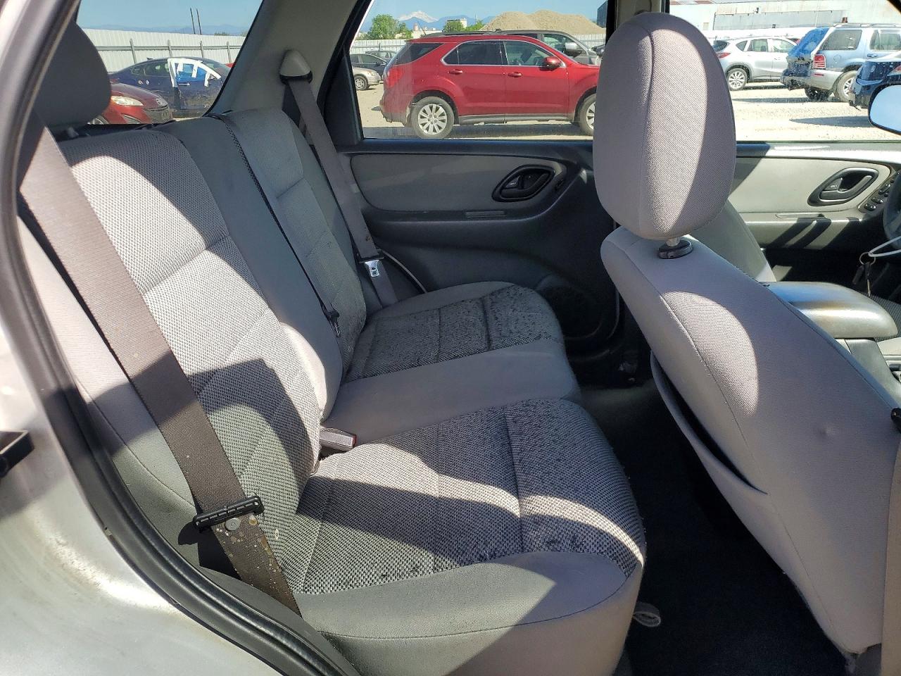 2005 FORD Escape VIN 1FMYU93175KA70926 photo 10