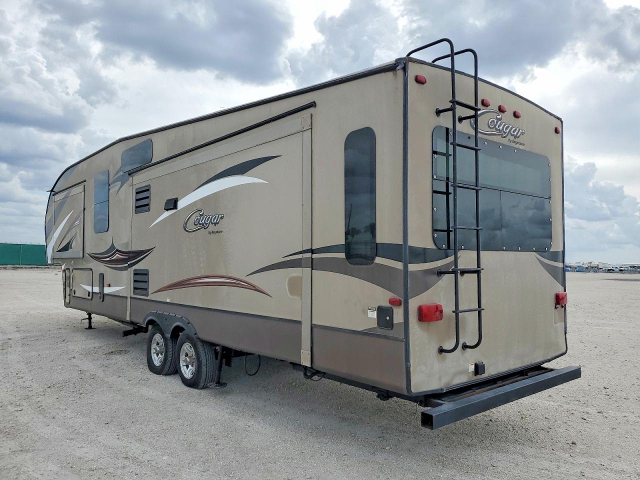 2015 KEYSTONE All models VIN 4YDF33325F2508197 photo 3