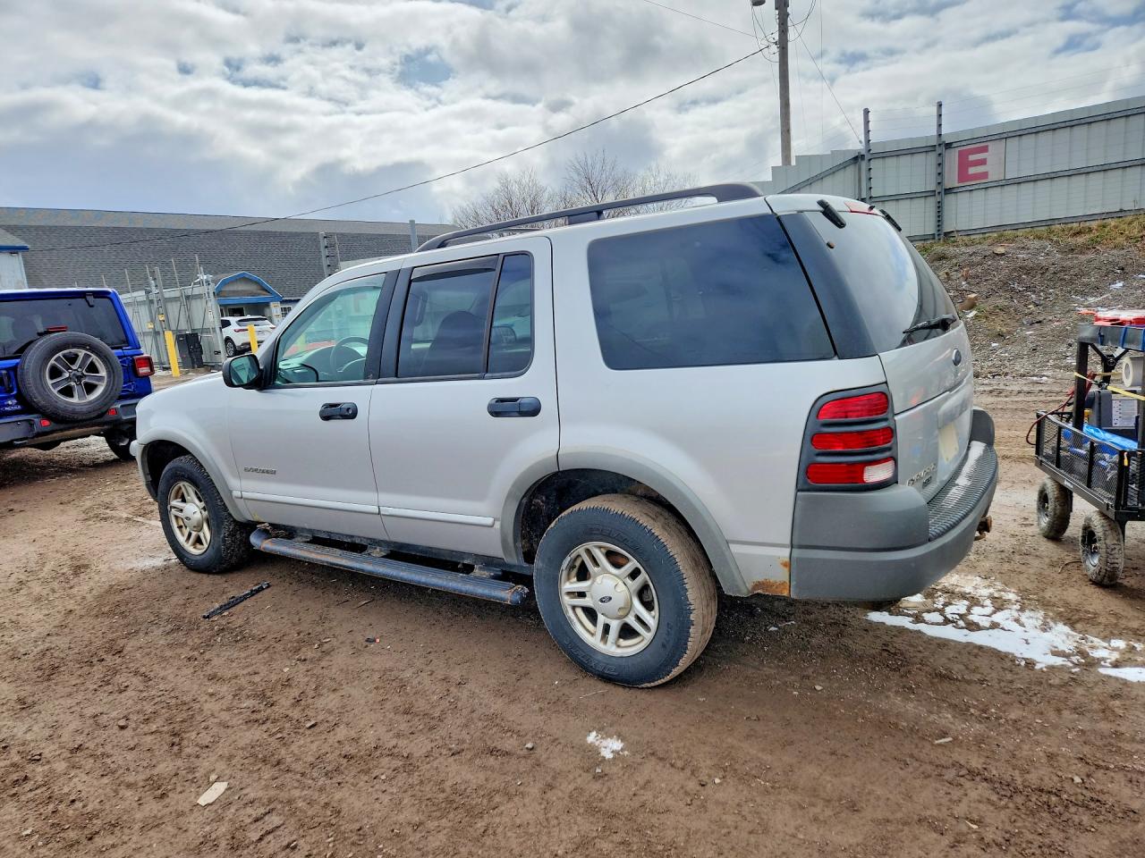 2002 Ford Explorer VIN 1FMZU72E72UC27626 photo 2