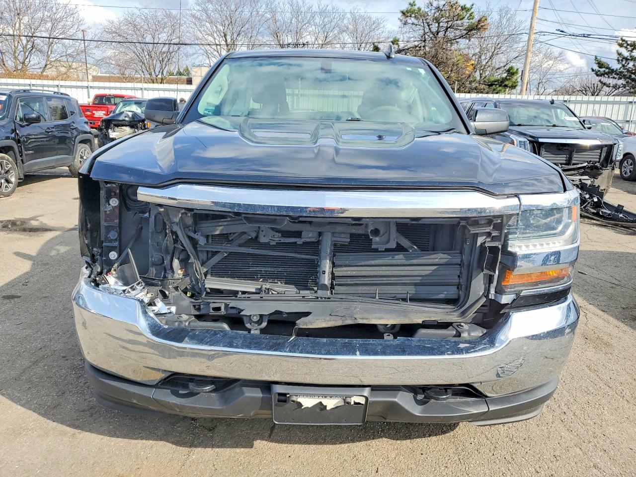 2018 Chev Silverado VIN 1GCVKREC8JZ169901 photo 5