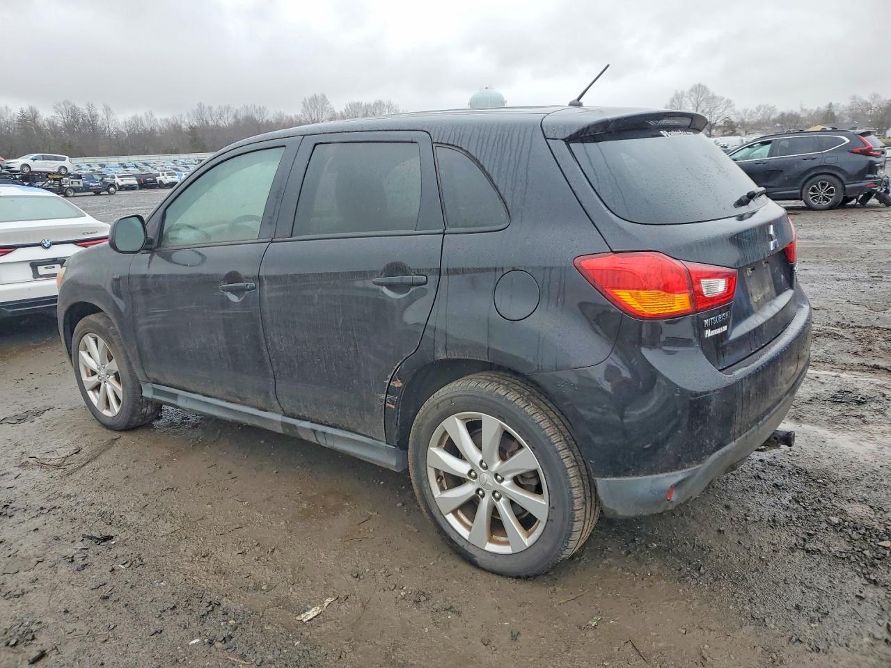 2013 Mitsubishi Outlander VIN 4A4AR3AU3DE006261 photo 2