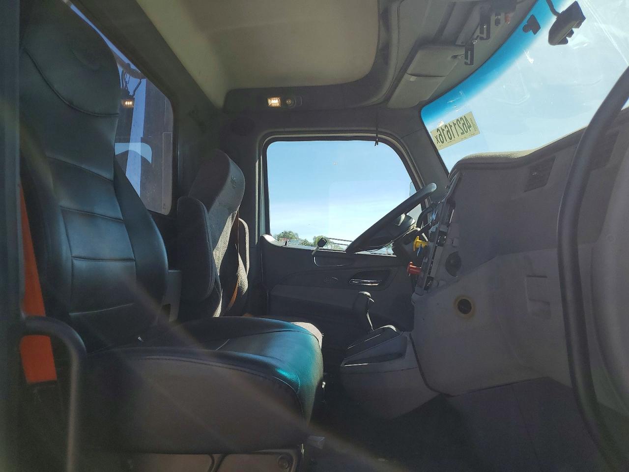 2017 PETERBILT All models VIN 1XPBA48X1HD428533 photo 5