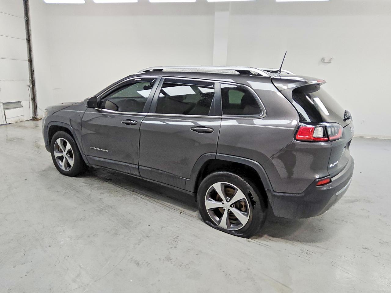 2021 Jeep Grand cher VIN 1C4PJMDX1MD223379 photo 2