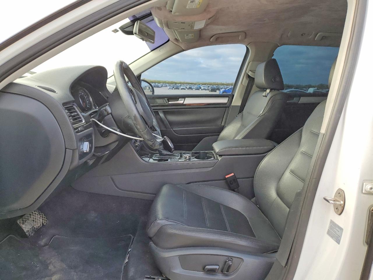 2013 Volkswagen Touareg VIN WVGEF9BP8DD005895 photo 7