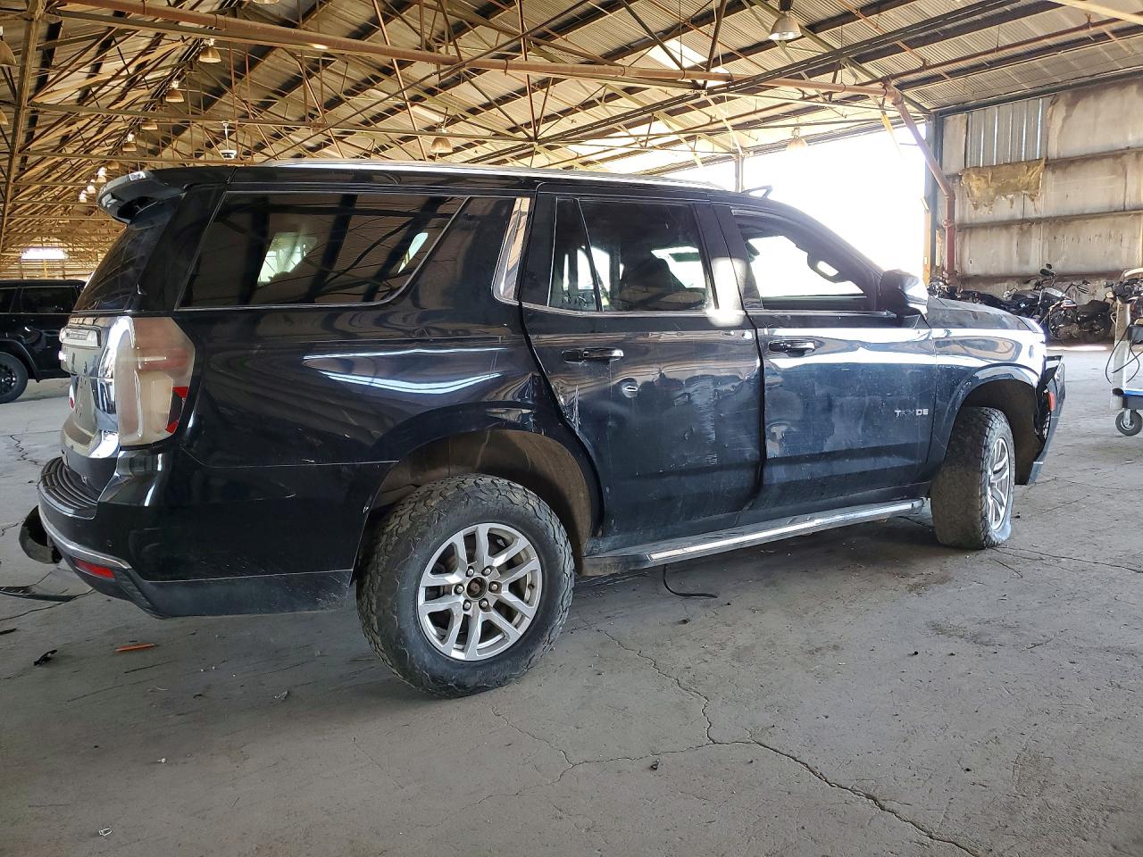 2021 Chevrolet Tahoe VIN 1GNSKNKD1MR360175 photo 3