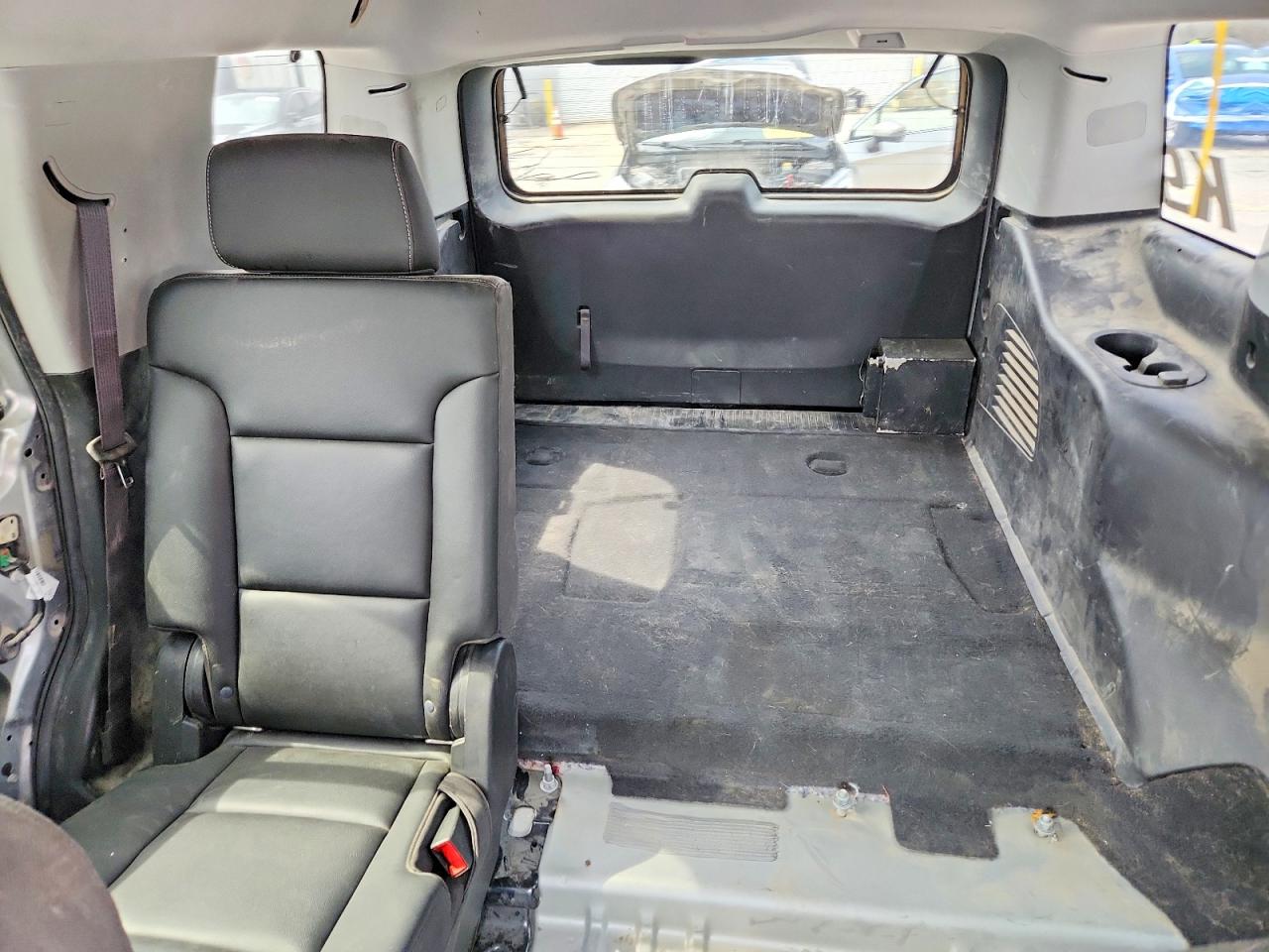 2019 Chevrolet Tahoe VIN 1GNSKDEC6KR362420 photo 10