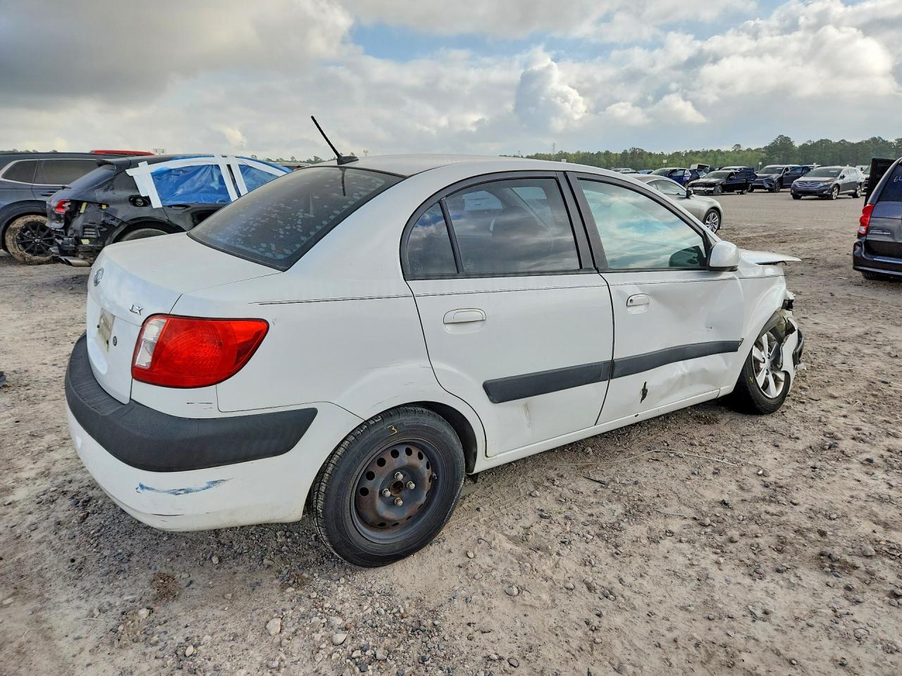 2009 Kia Rio VIN KNADE223596477004 photo 3