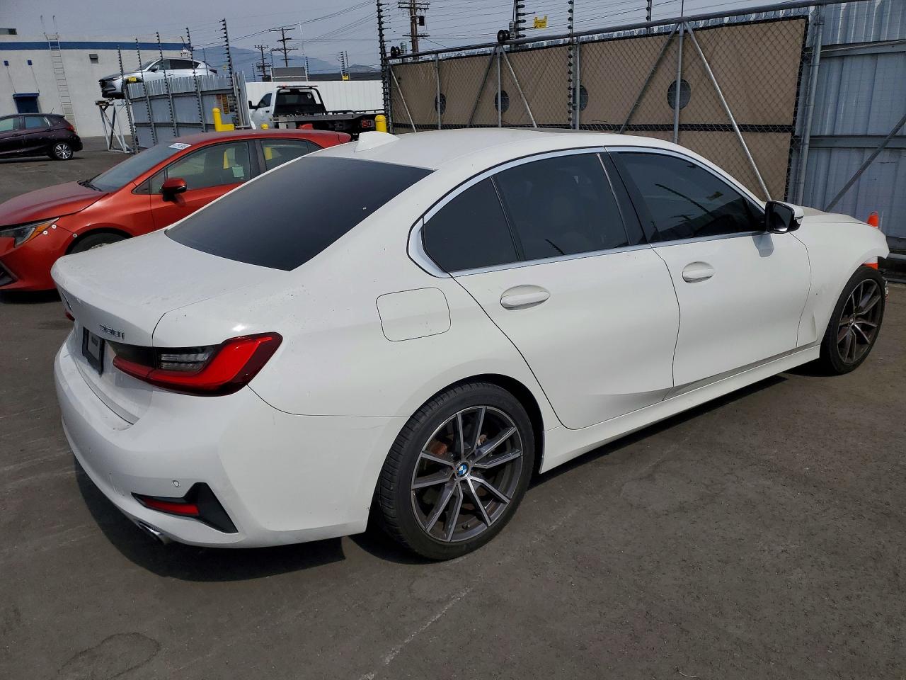 2019 BMW 3 series VIN 3MW5R1J53K8B01969 photo 3