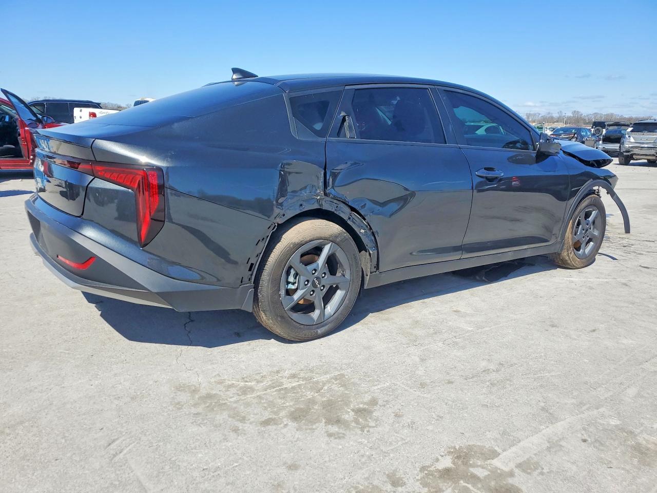 2026 Kia All other VIN 3KPFT4DE3TE266574 photo 3