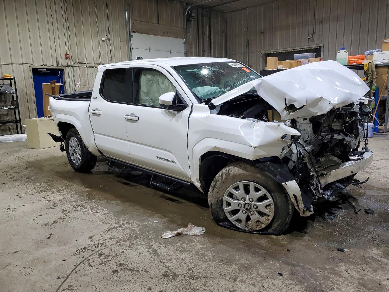 2025 Toyota Tacoma VIN 3TMLB5JN3SM195476 photo 4