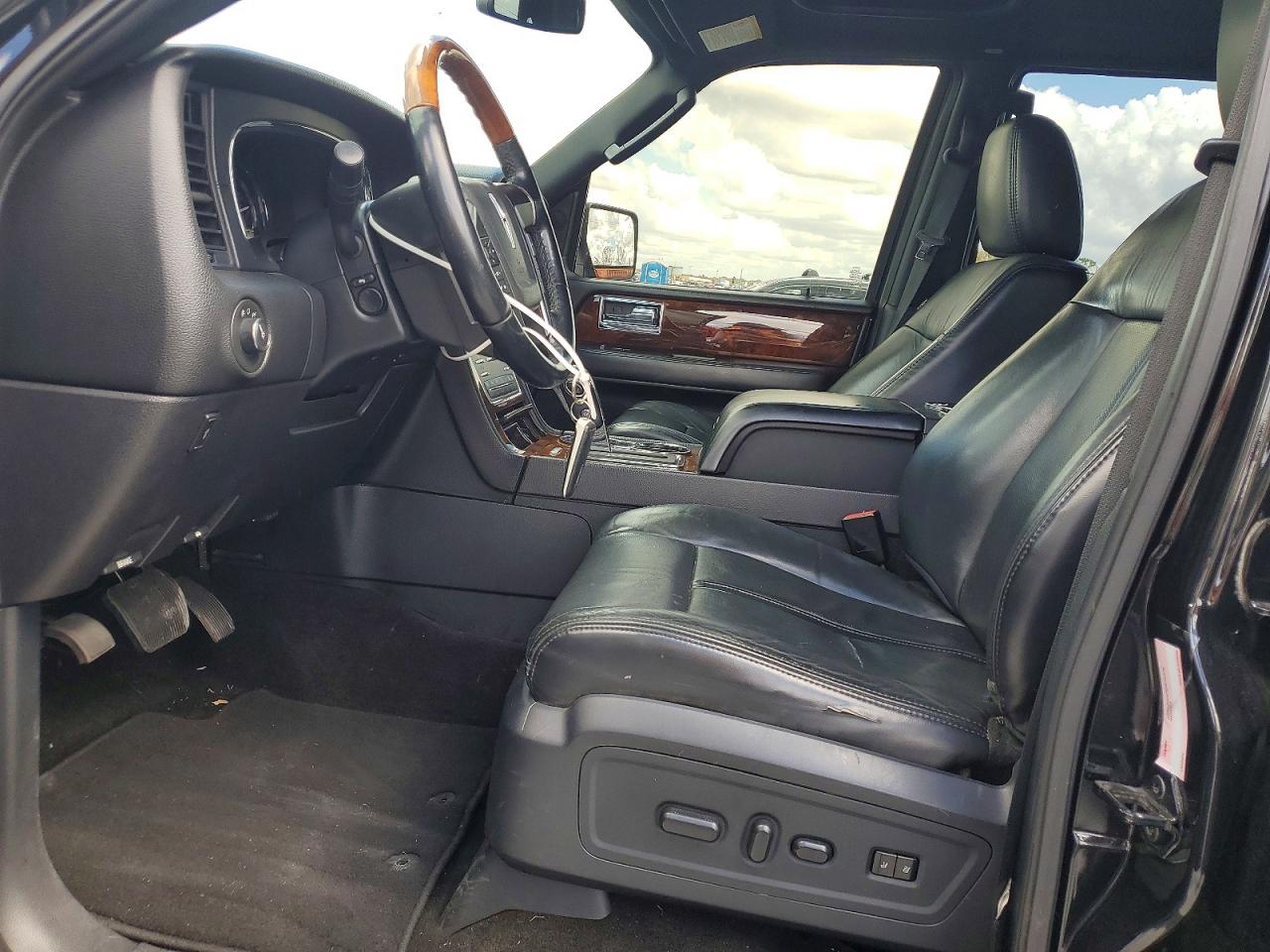 2015 Lincoln Navigator VIN 5LMJJ3JT7FEJ08616 photo 7