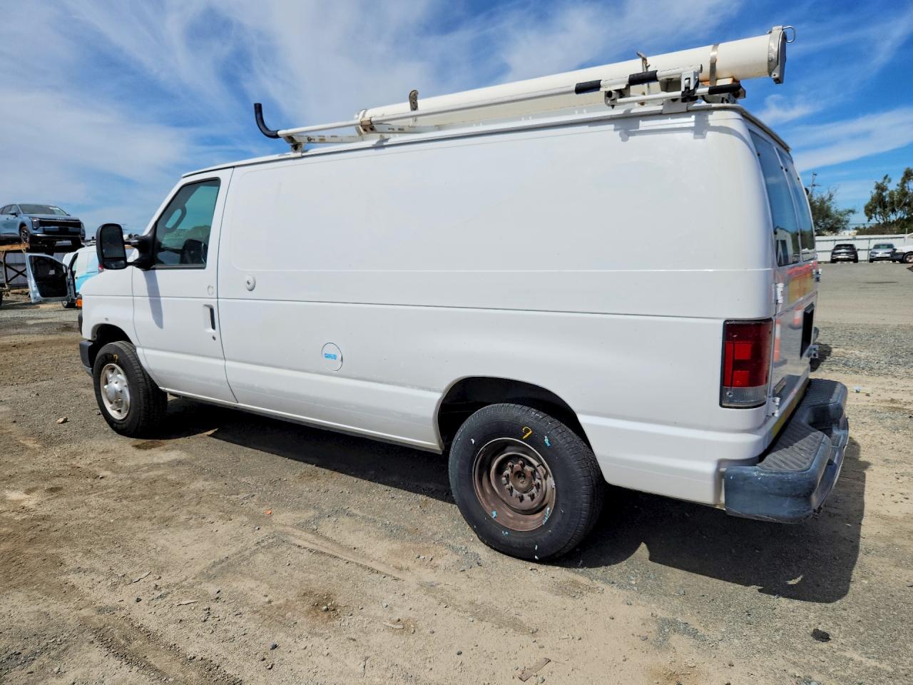 2011 Ford Econoline VIN 1FTNE2EL0BDA49586 photo 2