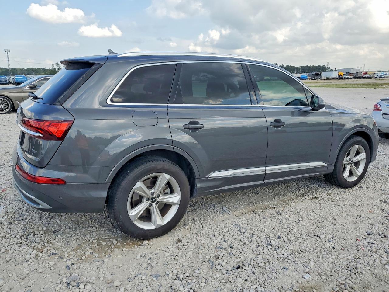 2023 Audi Q7 VIN WA1LCBF77PD003172 photo 3