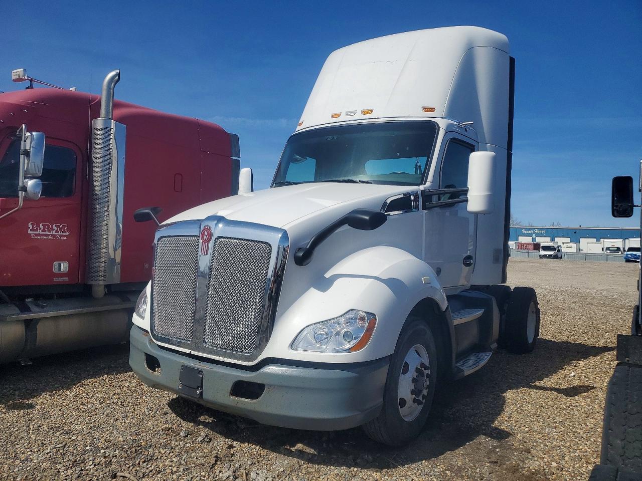 2016 KW T680 semi VIN 1XKYA48X9GJ496434 photo 2