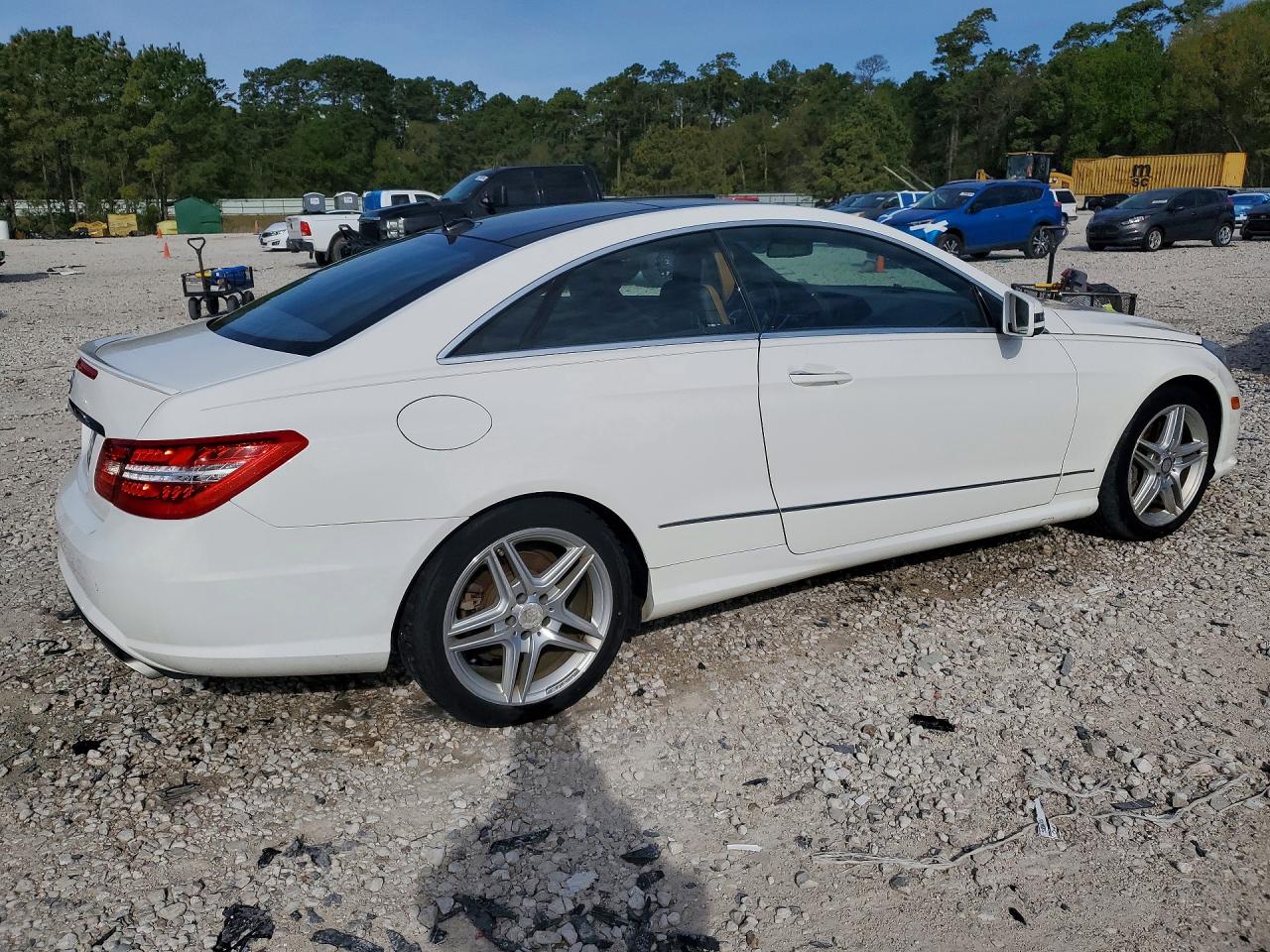 2013 Mercedes-Benz E-class VIN WDDKJ7DB9DF212530 photo 3