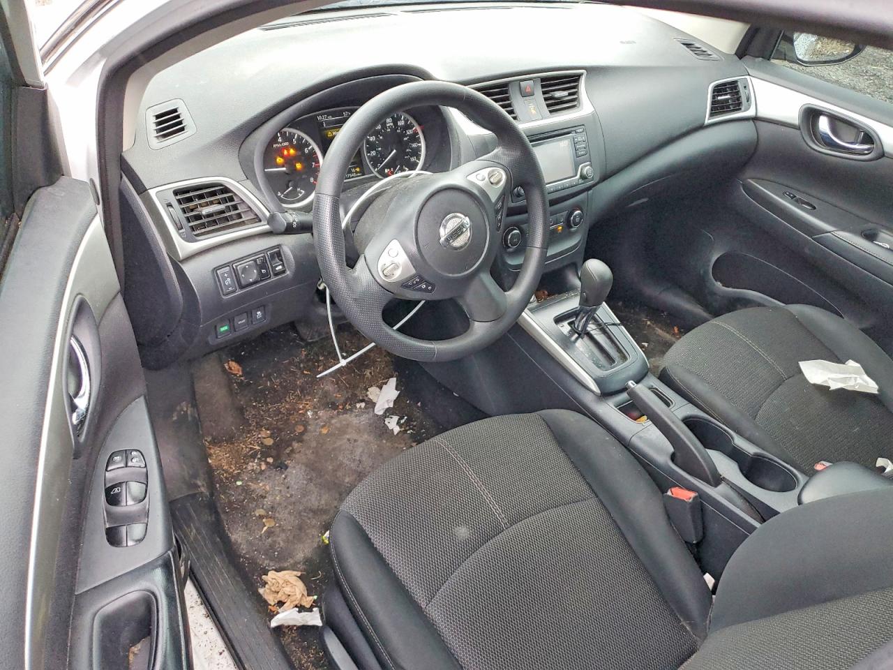 2018 Nissan Sentra VIN 3N1AB7AP2JY326136 photo 8