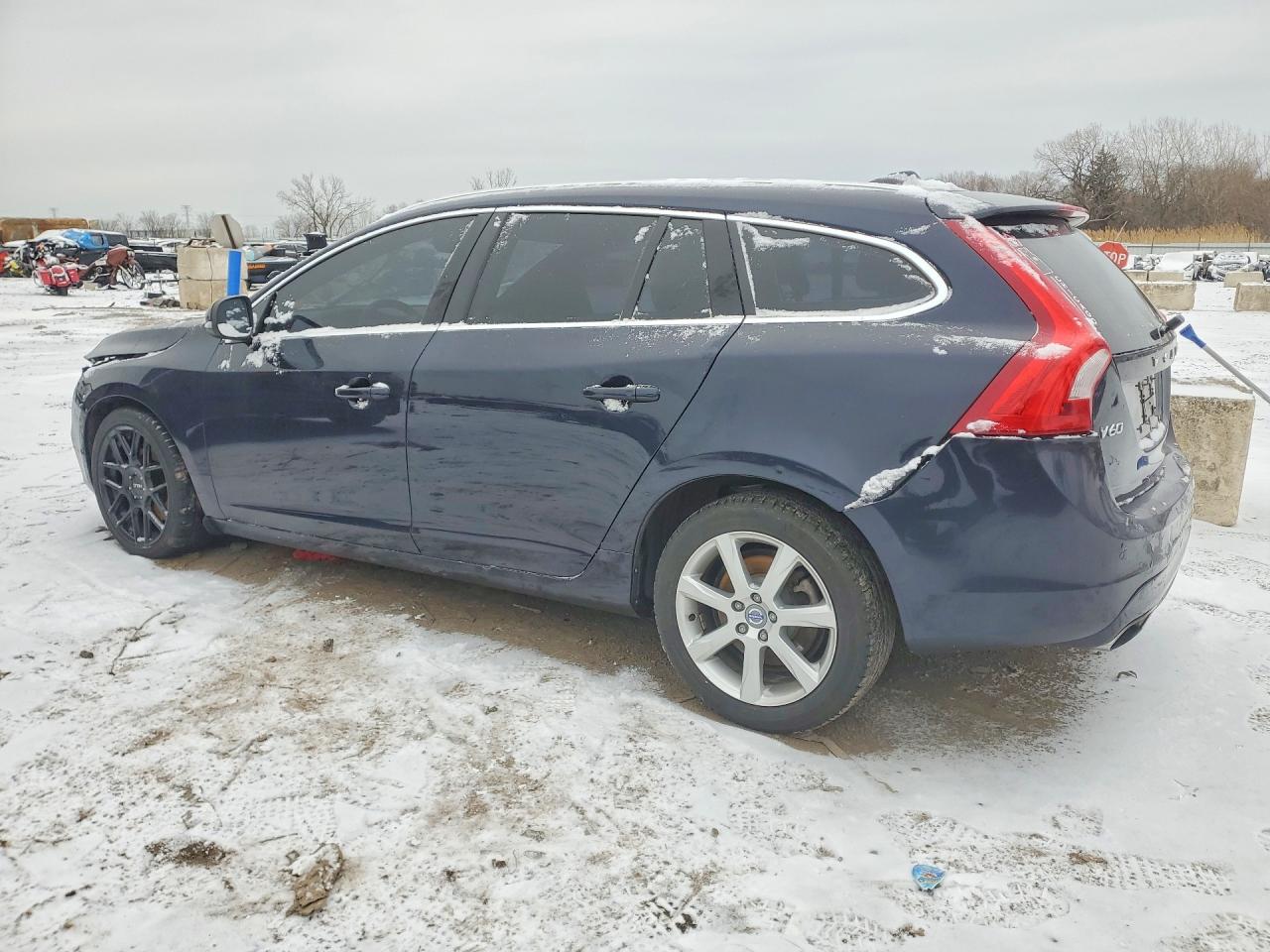 2016 VOLVO V60 VIN YV1612SK4G1310393 photo 2