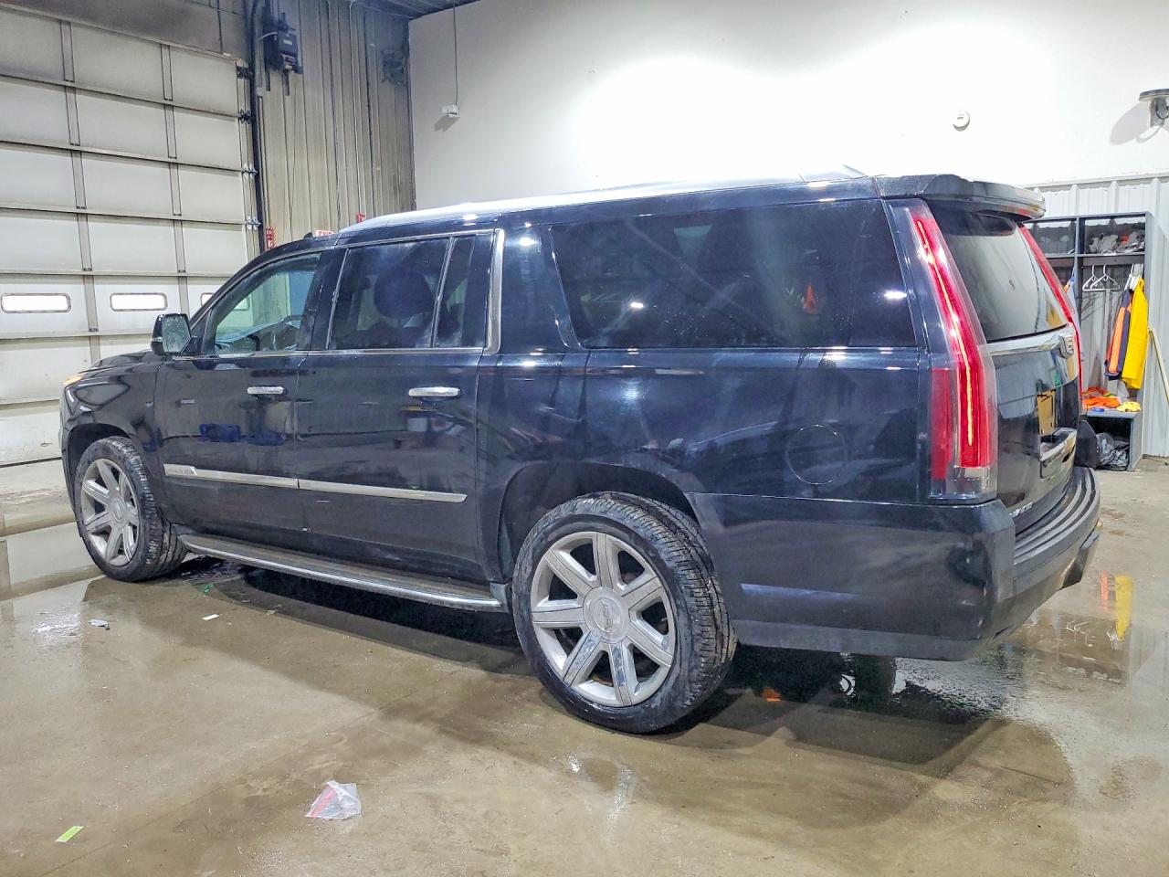 2016 Cadillac Escalade VIN 1GYS4HKJ2GR141377 photo 2