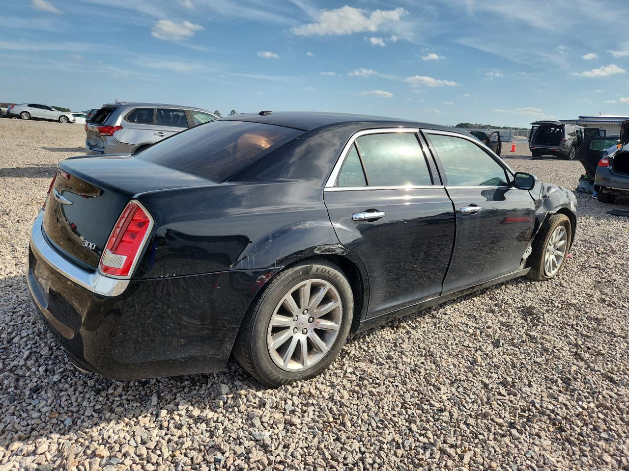 2012 Chrysler 300 VIN 2C3CCACG2CH307967 photo 3