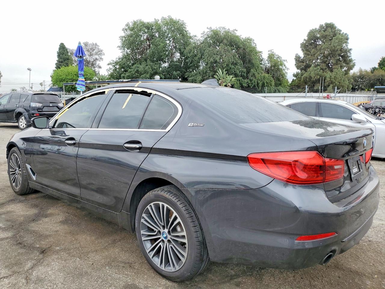 2018 BMW 5 series VIN WBAJA9C5XJB253424 photo 2