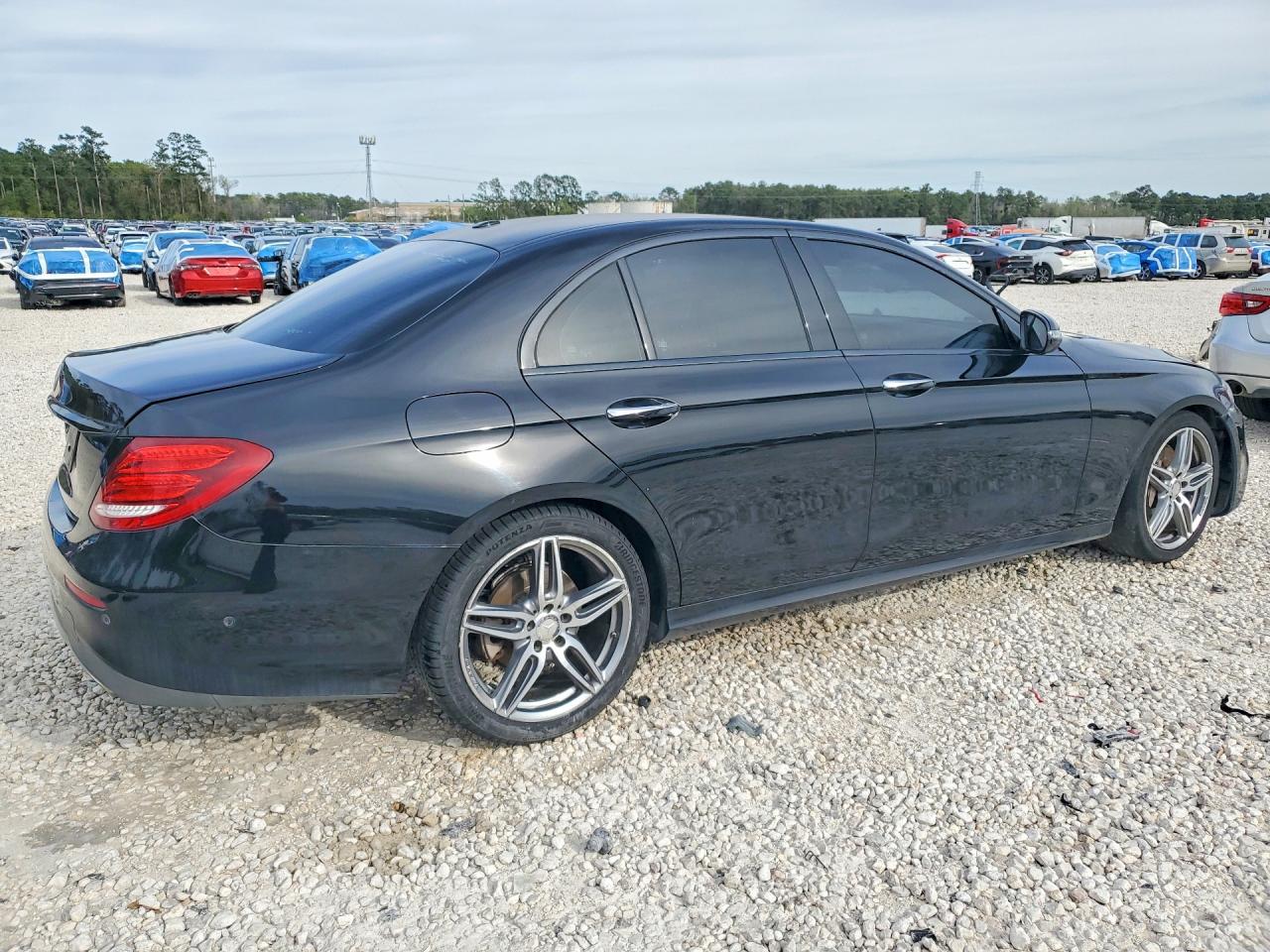 2017 Mercedes-Benz E-class VIN WDDZF4JB9HA072937 photo 3