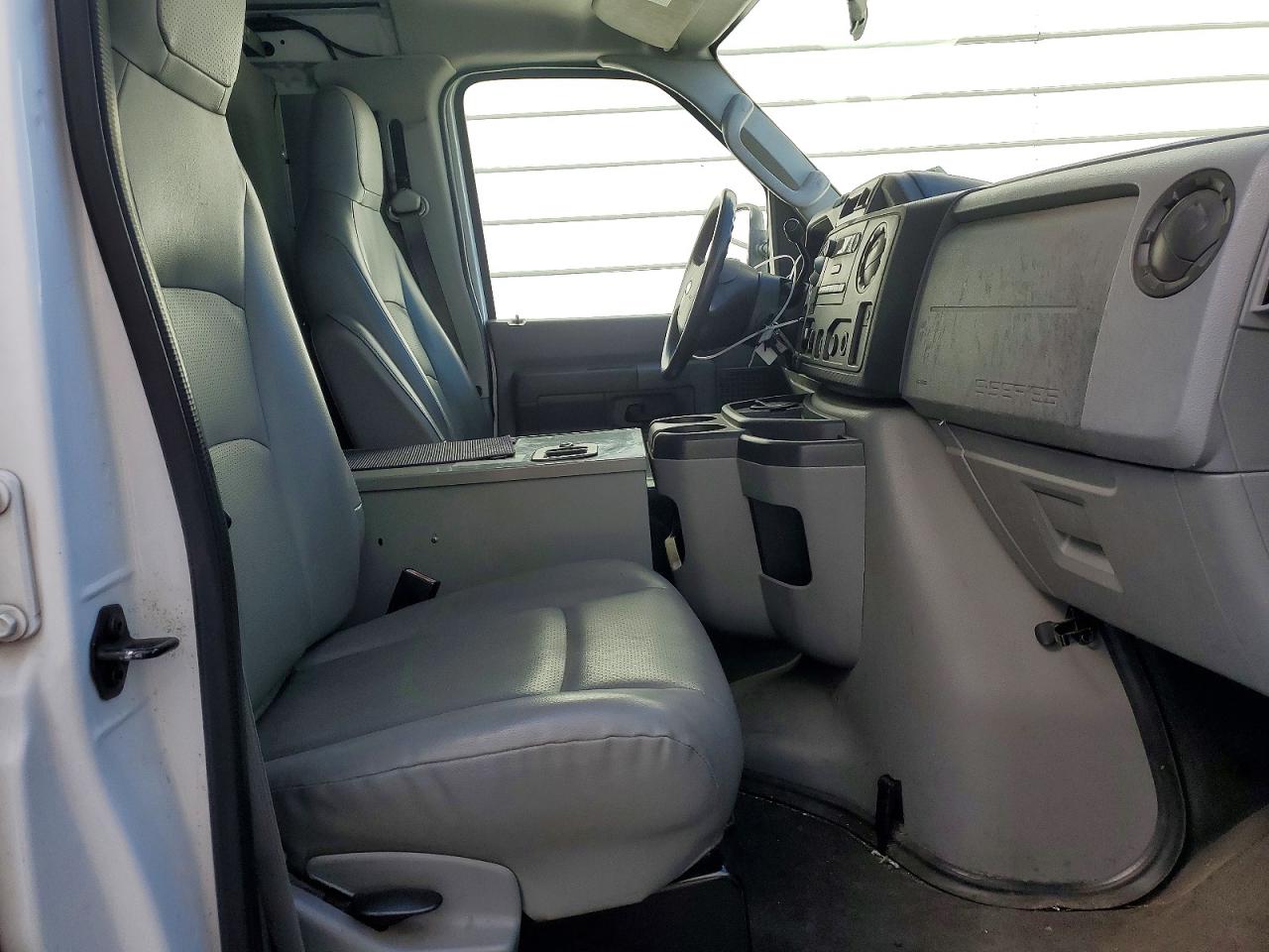 2011 Ford Econoline VIN 1FTNE2EL0BDA49586 photo 10