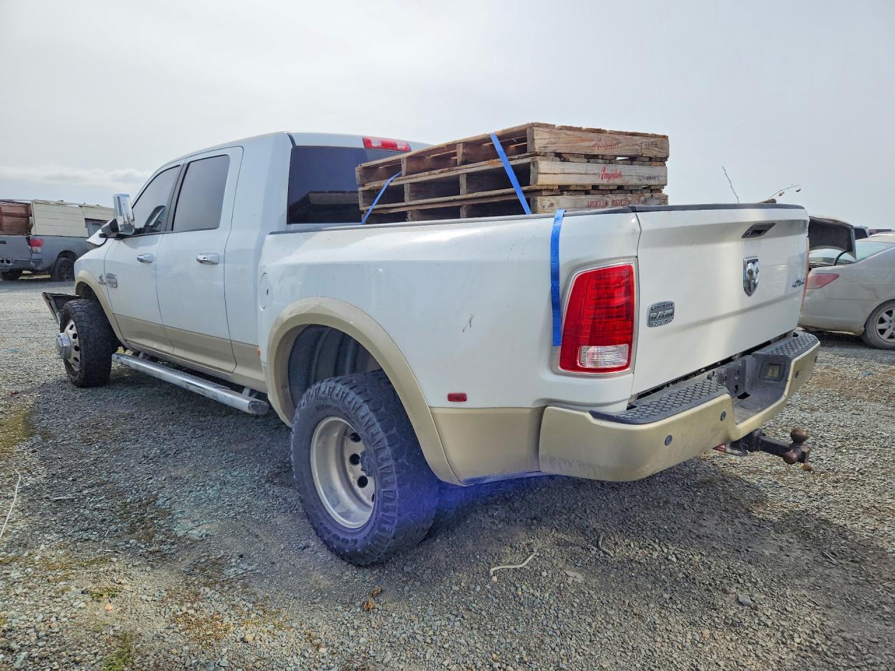 2015 Ram 3500 VIN 3C63RRNL8FG688187 photo 2