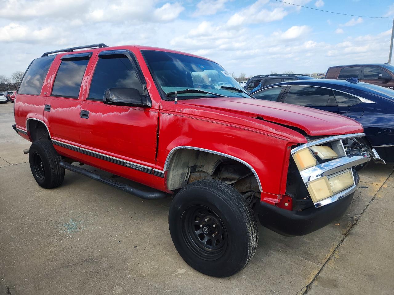 1997 Chevrolet Tahoe VIN 1GNEC13R6VJ435644 photo 4