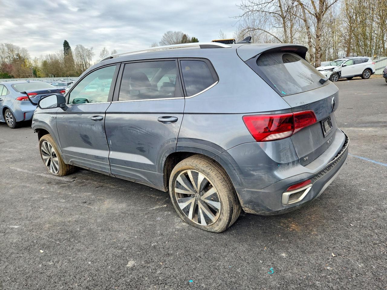2022 Volkswagen All other VIN 3VVWX7B25NM019937 photo 2
