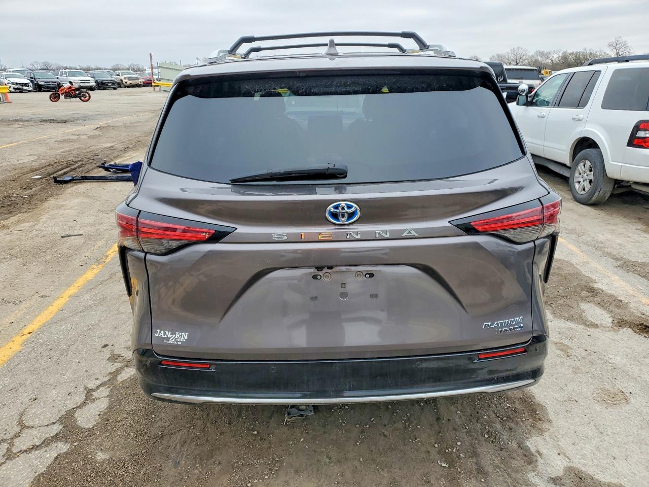 2023 Toyota Sienna VIN 5TDERKEC0PS176600 photo 6