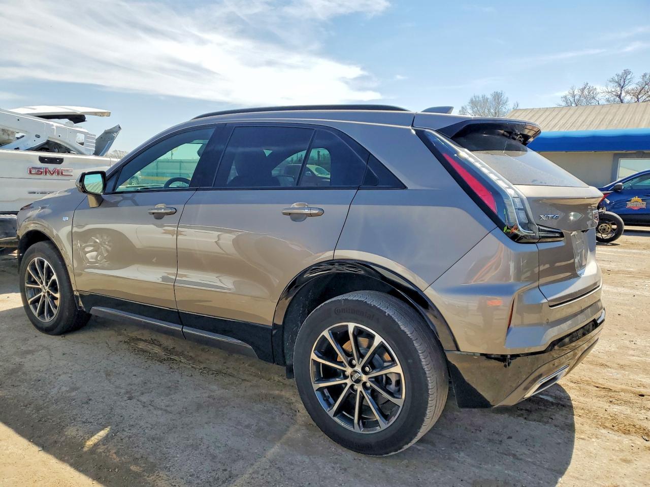 2024 Cadillac Xt4 VIN 1GYFZER49RF149739 photo 2