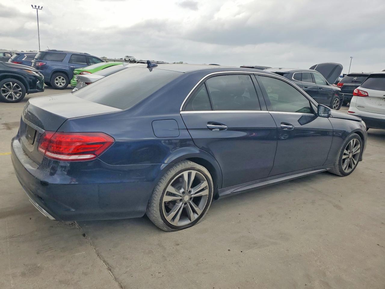 2016 Mercedes-Benz E-class VIN WDDHF5KB6GB310963 photo 3