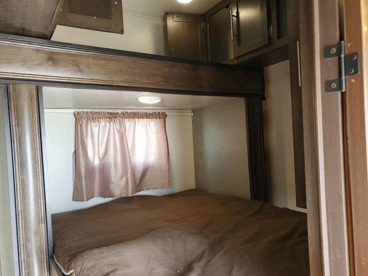 2018 KEYSTONE Trailer VIN 4YDF37525J9361447 photo 5
