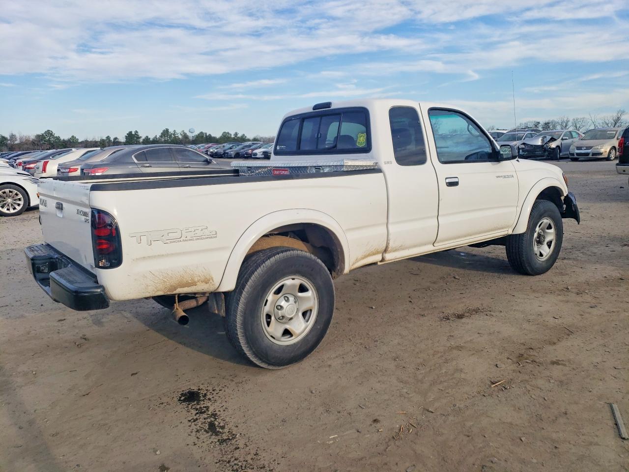 2000 Toyota Tacoma VIN 4TAWM72NXYZ651350 photo 3