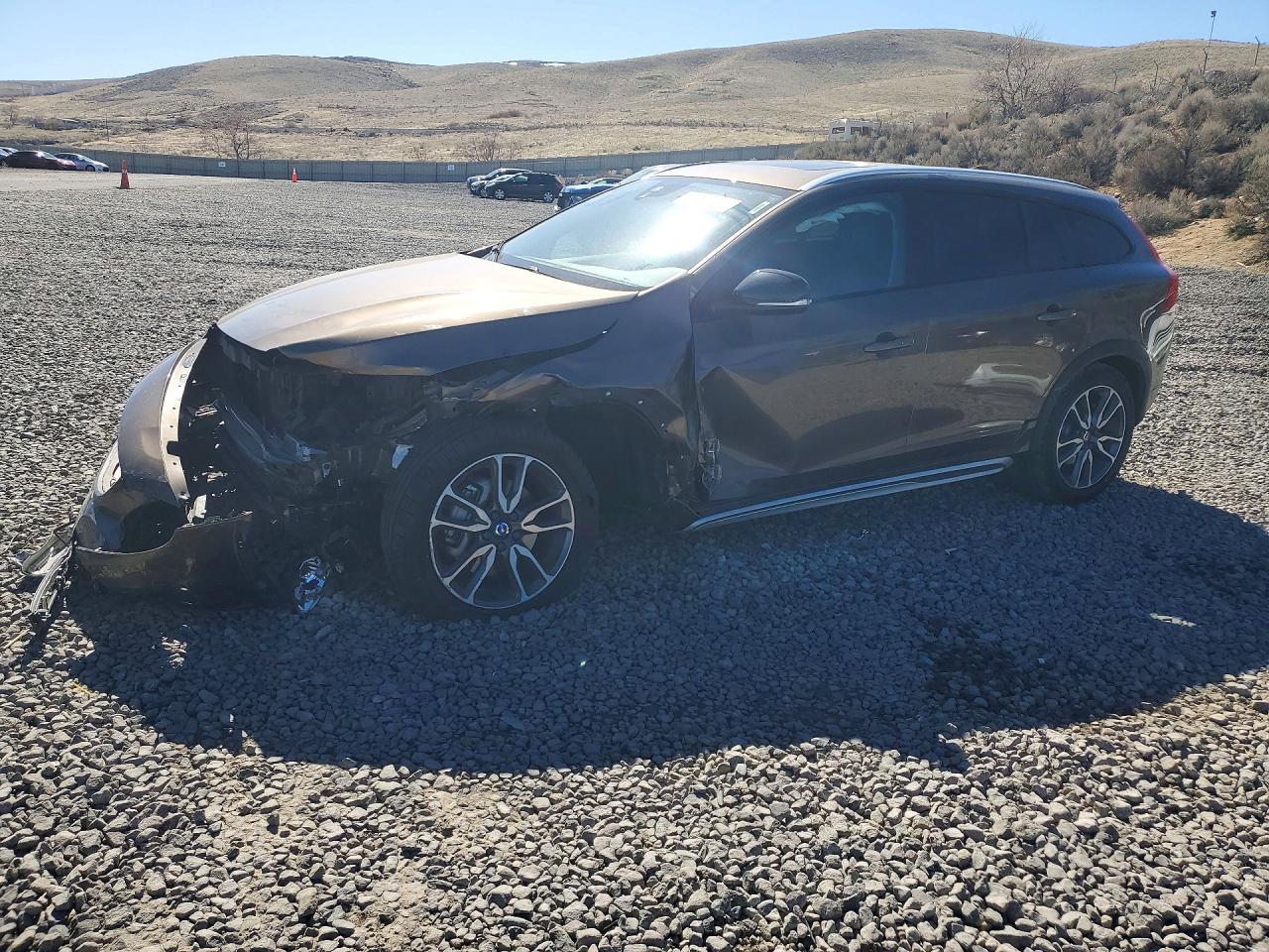 2018 Volvo V60 VIN YV440MWK5J2058058 photo 1