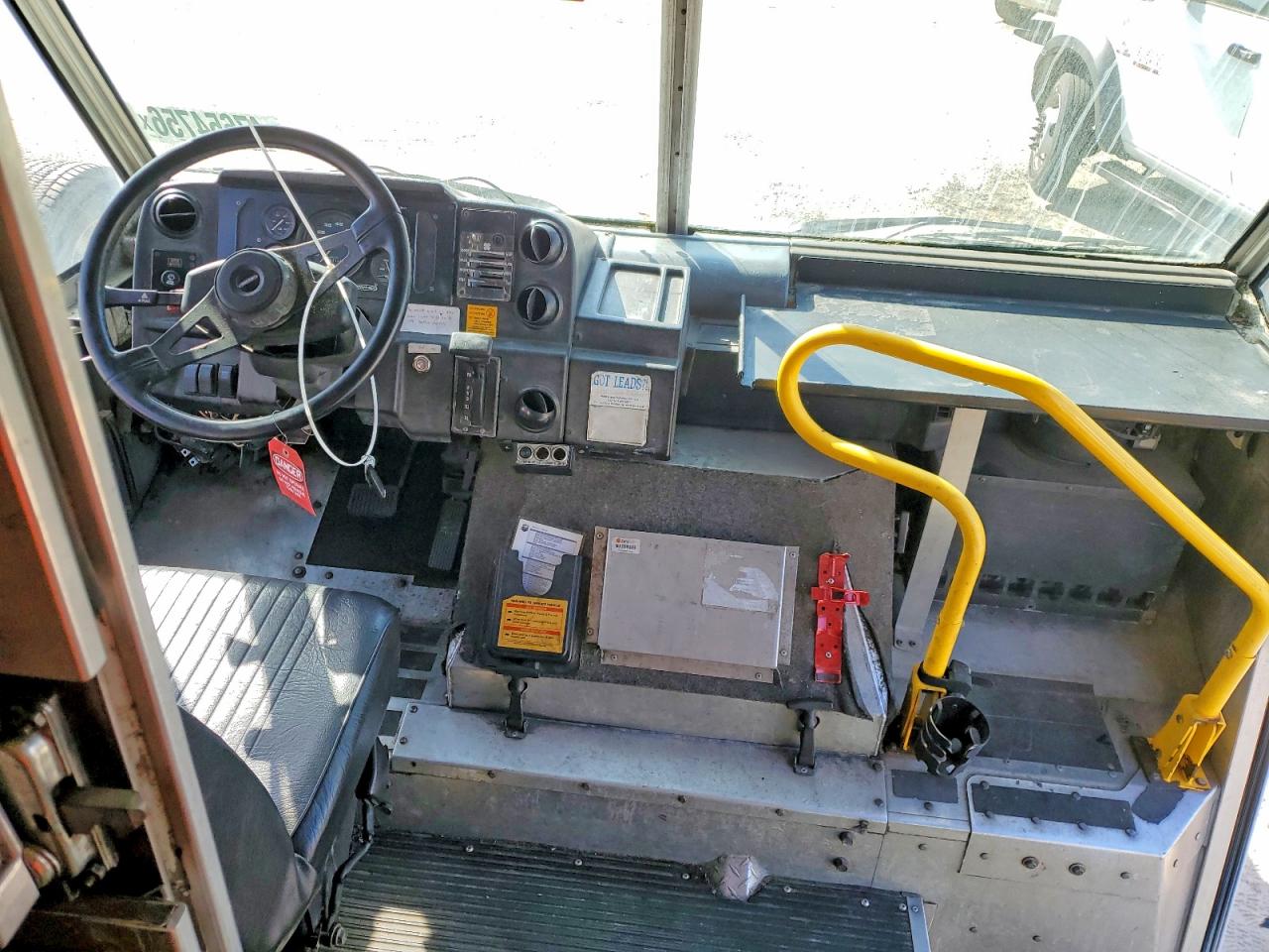 1999 FREIGHTLINER All models VIN 4UZA4FA47XCA64153 photo 8