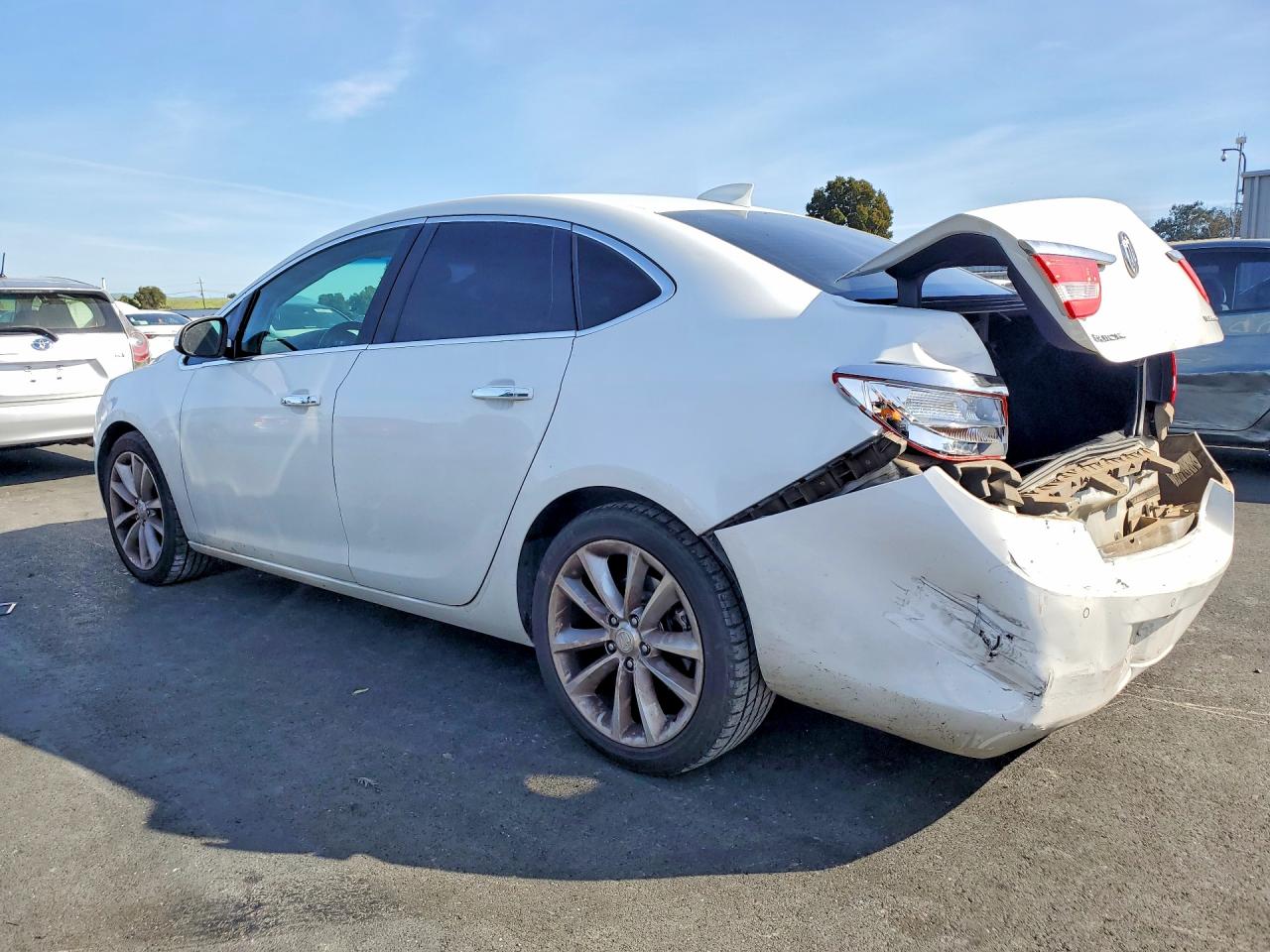 2017 Buick Verano VIN 1G4PS5SK0H4100815 photo 2