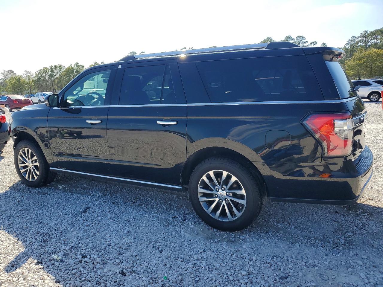 2018 Ford Expedition VIN 1FMJK2AT3JEA39698 photo 2